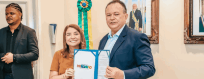 Iracema Vale participa da assinatura de MP que reajusta salário dos professores da educação básica