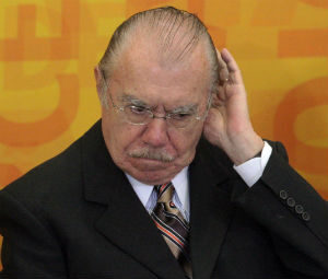 Boa notícia para ‘Sarney Noventão’: Planalto não se meterá no Senado