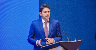Juscelino Filho oficializa demissão do Ministério das Comunicações após denúncia da PGR