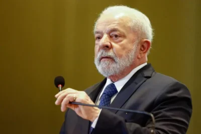 Lula exige “reciprocidade” dos EUA e diz que Brasil “não bate continência”