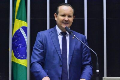 Deputado Márcio Honaiser propõe pensão mensal vitalícia a crianças com microcefalia causada pelo zika vírus.
