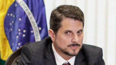 Senador faz exame de sanidade mental e resultado surpreende