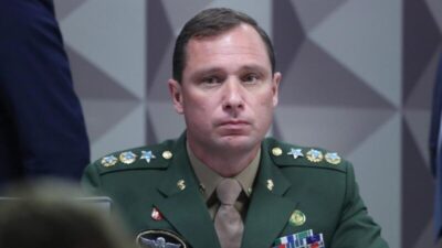 Bolsonaro recebia ala radical que “romantizava” golpe militar, diz Cid