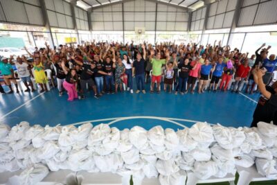 Deputado Osmar Filho faz distribuição de peixes em ação solidária na capital maranhense