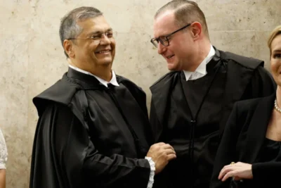 PGR opina contra pedido de Bolsonaro para tirar Dino e Zanin de julgamento