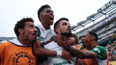 Palmeiras vence o Al Ahly por 2 a 0 e se aproxima das oitavas do Mundial de Clubes