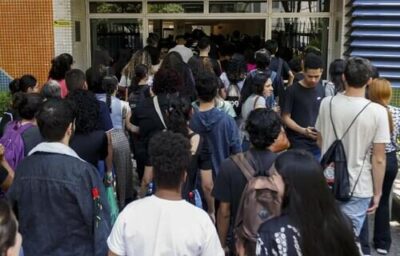 Com recursos suspensos pelo TCU, como ficam os repasses do pé-de-meia para estudantes?