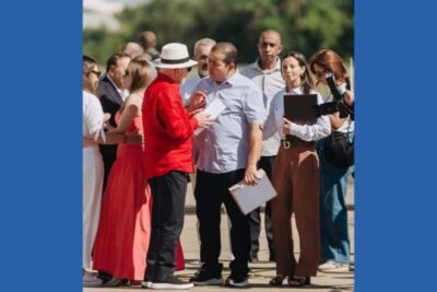 Rildo Amaral se encontra com Lula em Imperatriz e entrega pedido de novo hospital para a cidade