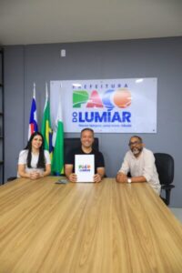 Fred Campos assina decreto que reduz jornada de trabalho dos professores de Paço do Lumiar
