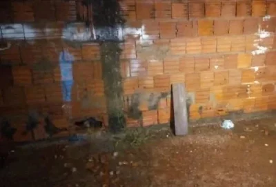 Homem faz buracos no muro para ver vizinha tomando banho e acaba preso no Maranhão