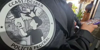 Suspeitos de armazenar vídeos de pornografia infantil no celular são alvo da Polícia Federal