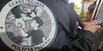 Suspeitos de armazenar vídeos de pornografia infantil no celular são alvo da Polícia Federal