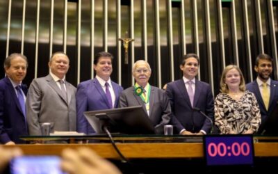 Ex-presidente José Sarney recebe homenagem pelos quarenta anos de redemocratização do país