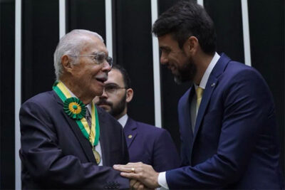 Pedro Lucas homenageia José Sarney nos 40 anos de redemocratização
