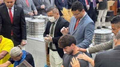 “A graça me alcançou mais uma vez”, diz deputado ao aceitar Jesus