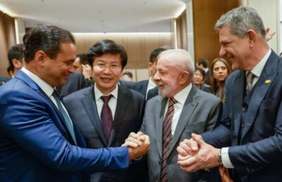 Weverton integra comitiva presidencial de Lula na China