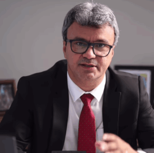 No dia da Educação Guillherme Mulato comunica que doará livros para comemorar a data especial