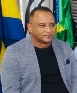 Aldo Rogério toma posse como vereador na vaga de Umbelino Jr.