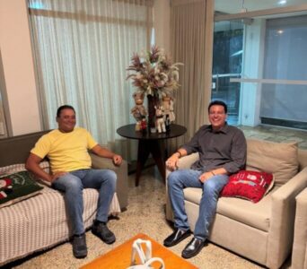 Felipe Camarão trata da eleição da Famem em reunião com Weverton