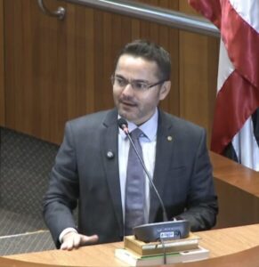 Ricardo Rios se assume oposição e diz que é governo até sábado