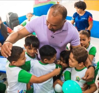 Prefeito Roberto Costa inicia segunda etapa da entrega gratuita de uniformes escolares em Bacabal