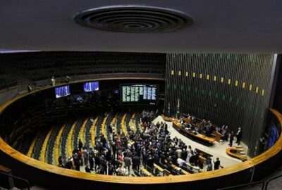Caíram feito pato!!! Golpista aplica golpes em mais de 40 deputados e senadores no DF por mensagens no celular