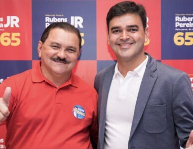 O “jogo duplo” de pai e filho irrita o governo e a oposição