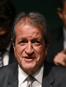 Valdemar recebeu alerta do STF sobre Eduardo Bolsonaro à frente de comissão