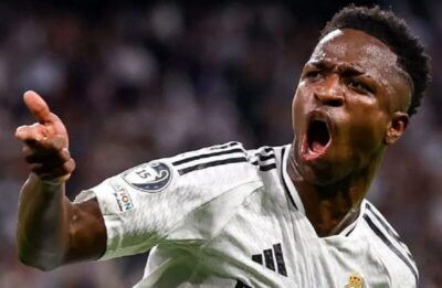 Vini recebe o premio de melhor jogador do mundo no Fifa The Best 2024