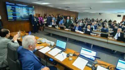 Avança projeto para fim da reeleição e eleições a cada cinco anos