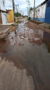 Moradores reclamam de avenida esburacada em Paço do Lumiar