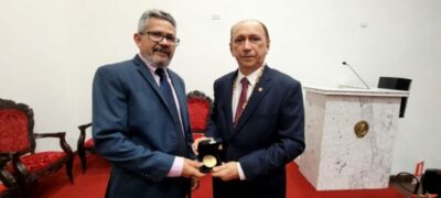 Professor da Uema recebe medalha da Academia Maranhense de Letras
