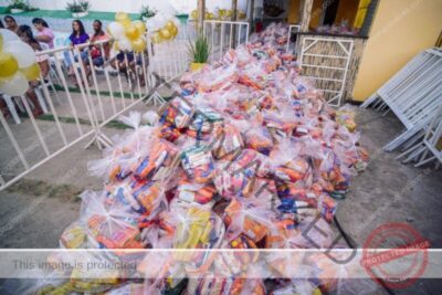 Iracema Vale prestigia entrega de cestas básicas a famílias carentes de São José de Ribamar