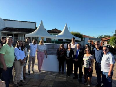 Ao lado de Orleans Brandão, prefeita Vanessa de Paraibano entrega praça e garante iluminação do Estádio e um Procon para o município