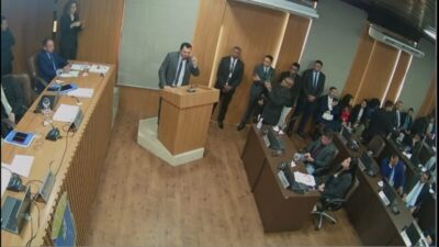 Domingos Paz renuncia a mandato em sessão que vota sua cassação, aprovada por 24 dos 26 vereadores