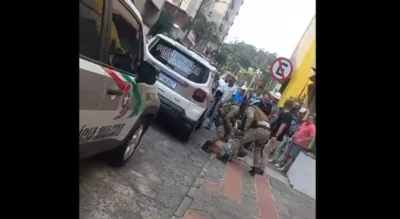 Policial é morto dentro da viatura com tiro na cabeça; veja o vídeo: