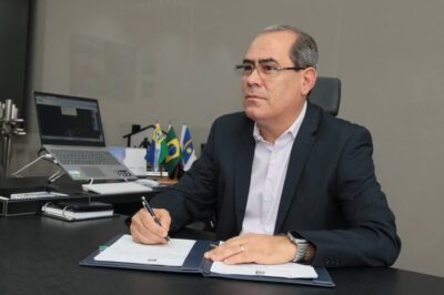 Prefeito foge de debates com medo de “cadeirada”