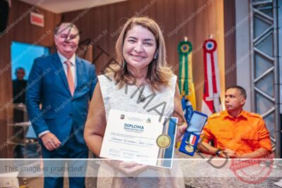 Iracema Vale recebe a mais alta honraria da Polícia Civil do Maranhão