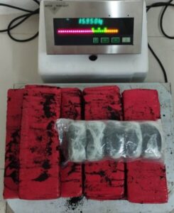 Jovem de 19 anos é presa no aeroporto de São Luís com 32 kg de maconha em malas