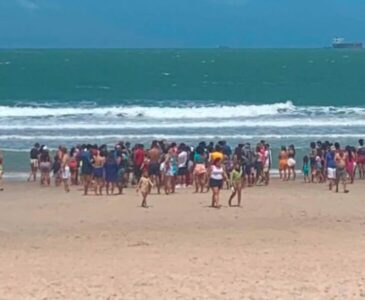 Menina de 12 anos é levada por corrente de água e desaparece na Praia de São Marcos