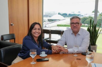 Eliziane finaliza o ano de trabalho em reunião com o ministro Alexandre Padilha