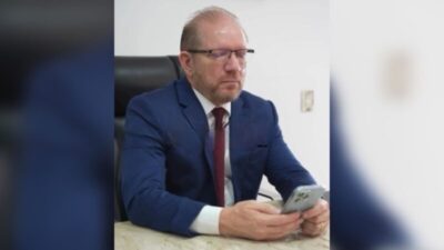 Com indireta, Othelino Neto parabeniza Roberto Costa
