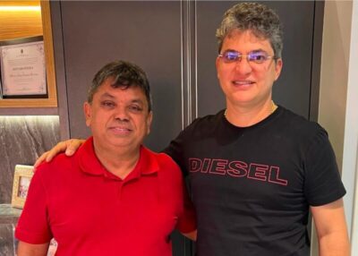 Imagem do dia: O comunista de brinquedo e o socialista capitalista