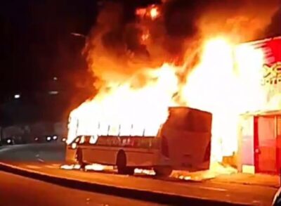 Vídeo: ônibus pega fogo em avenida de São Luís