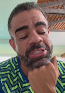 Crítica de Yglésio acerta Paulo Victor