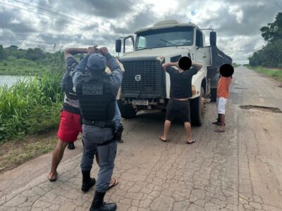 Polícia apreende caminhão com trilhos furtados da Vale e prende quatro suspeitos na MA-014, em Viana