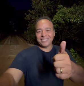 Fred Campos reconstrói ponte da praia Olho de Porco, leva…