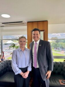 Felipe Camarão se reúne com Gleisi Hoffmann, que reforça prioridade da candidatura em 2026