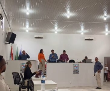 Após vereador chamar população presente em sessão de “cachorros”, população se revolta e confusão vai parar na delegacia no Maranhão