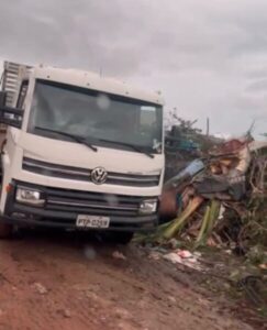 Fred Campos apreende caminhão por descarte irregular de Lixo em Paço